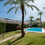 Newly Refurbished 2 Bdrm Amazing Complex W Pools