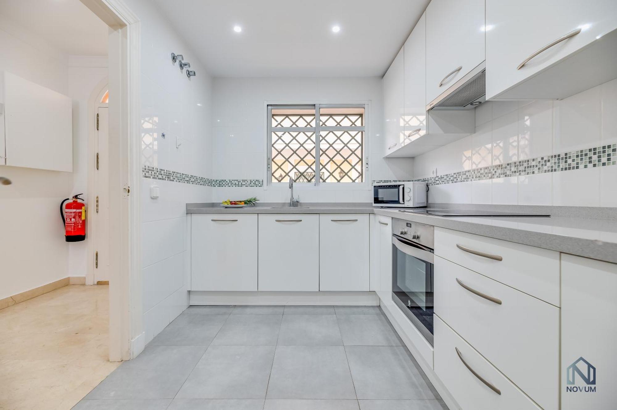 Newly Refurbished 2 Bdrm Amazing Complex W Pools Apartment