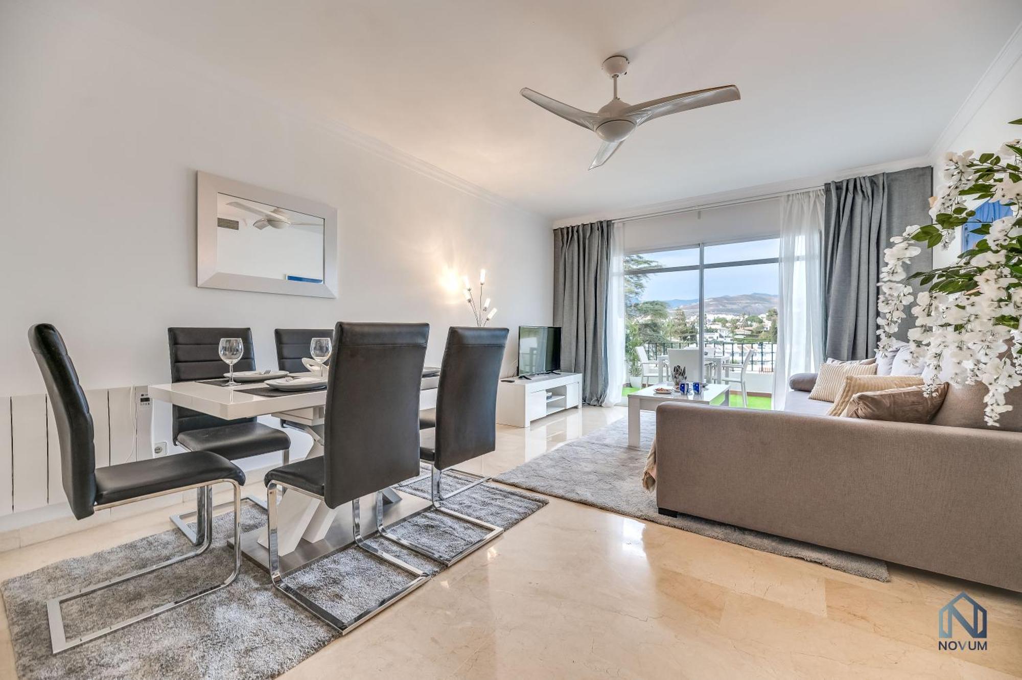 Newly Refurbished 2 Bdrm Amazing Complex W Pools Apartment *