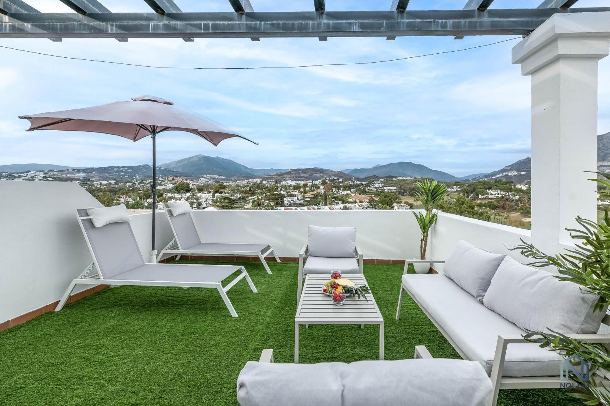 Newly Refurbished 2 Bdrm Amazing Complex W Pools