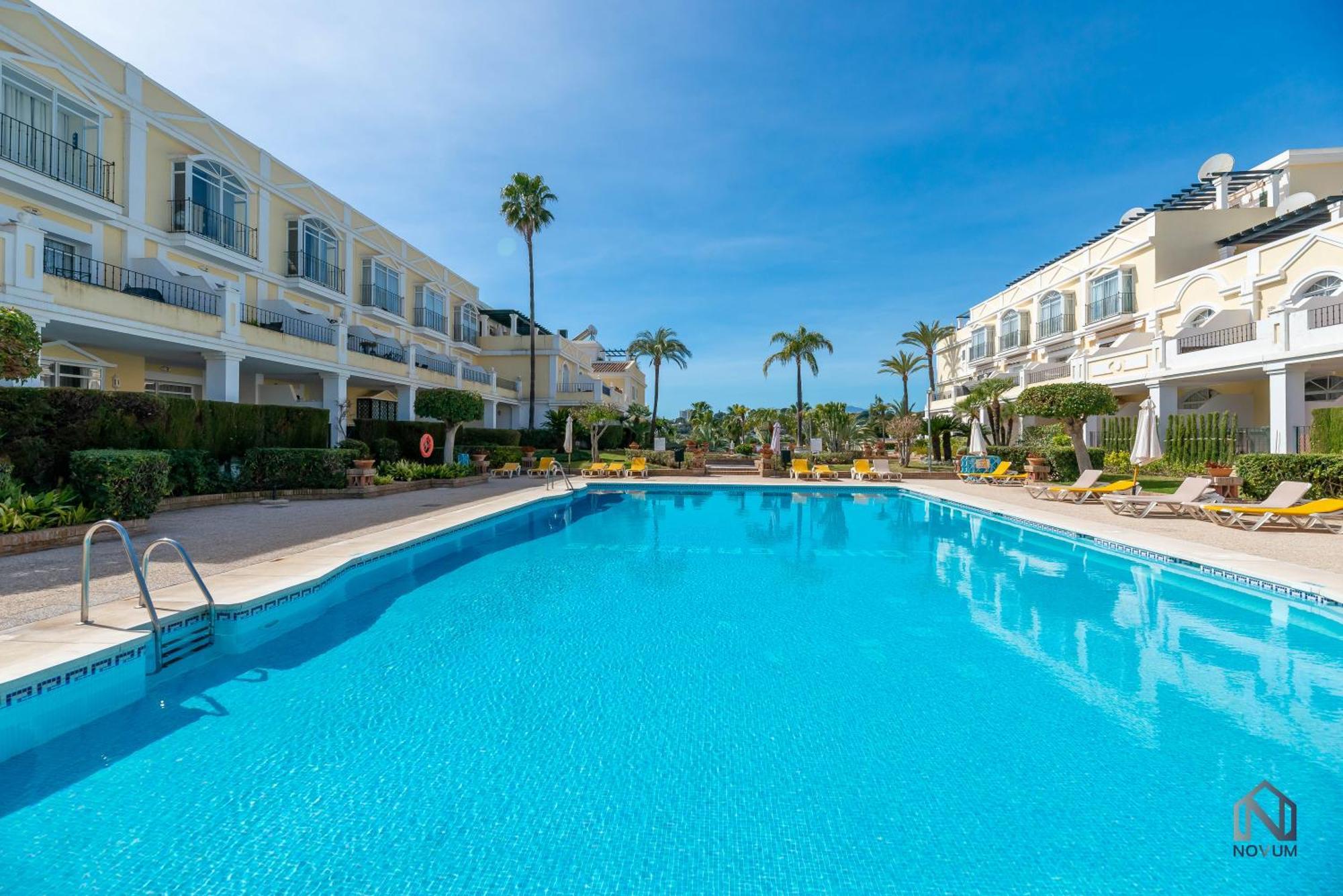 Apartment Newly Refurbished 2 Bdrm Amazing Complex W Pools