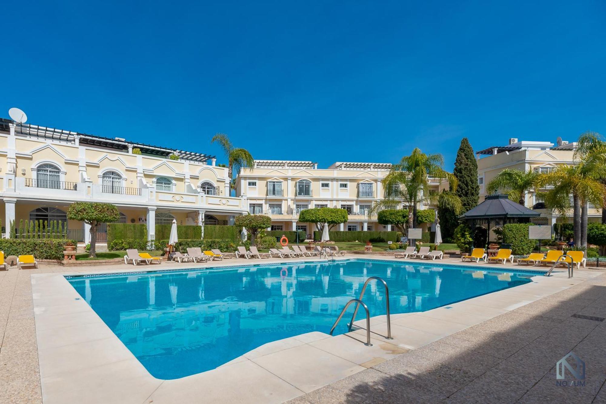 Newly Refurbished 2 Bdrm Amazing Complex W Pools *