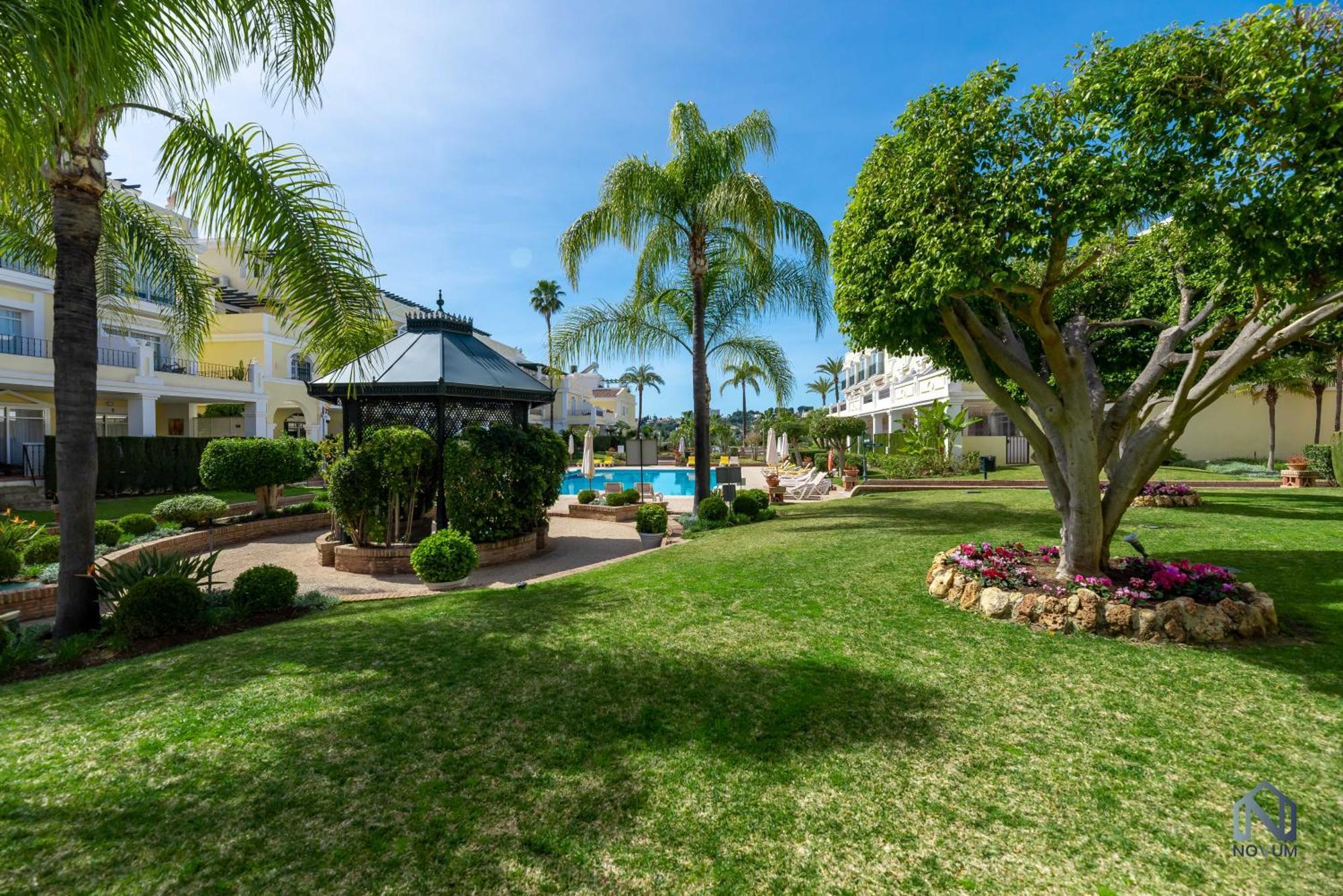 Newly Refurbished 2 Bdrm Amazing Complex W Pools
