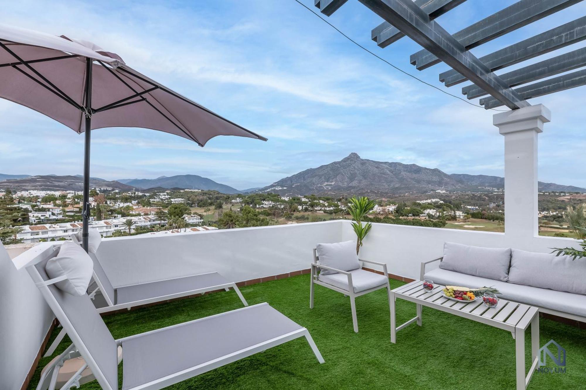 Newly Refurbished 2 Bdrm Amazing Complex W Pools Apartment