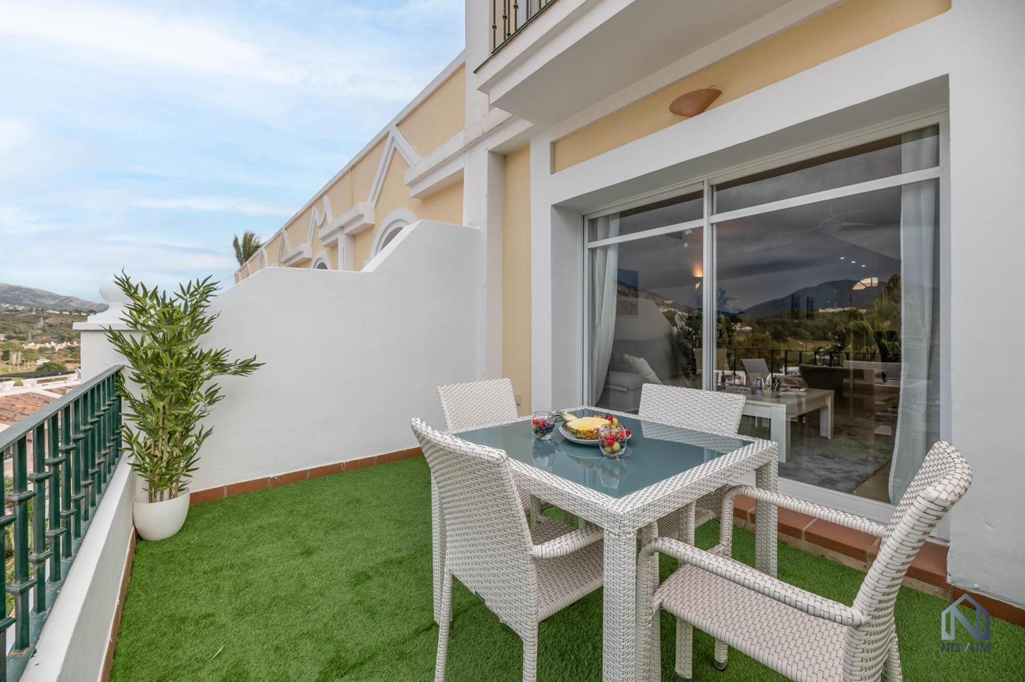 Newly Refurbished 2 Bdrm Amazing Complex W Pools Apartment