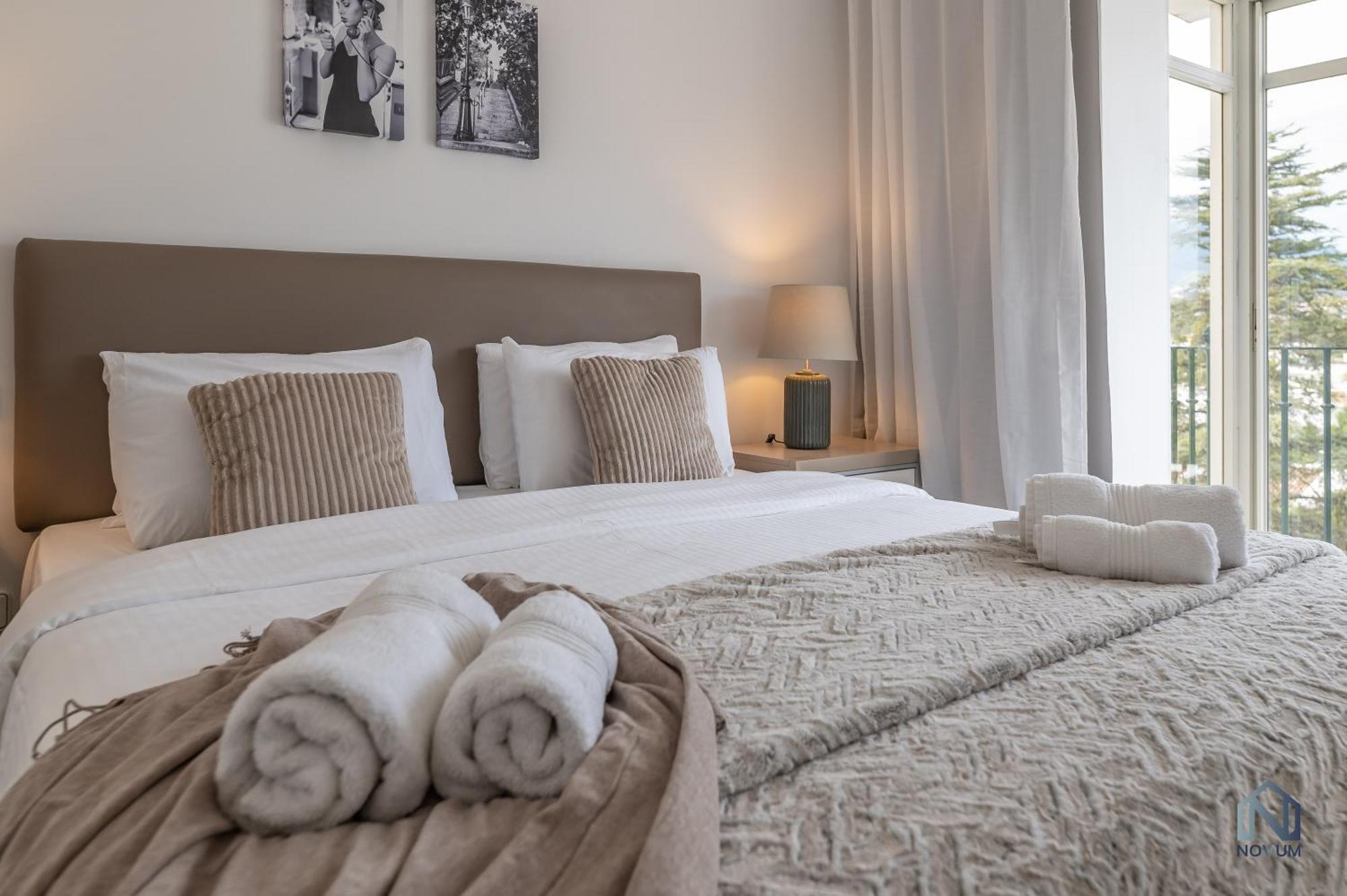 Newly Refurbished 2 Bdrm Amazing Complex W Pools