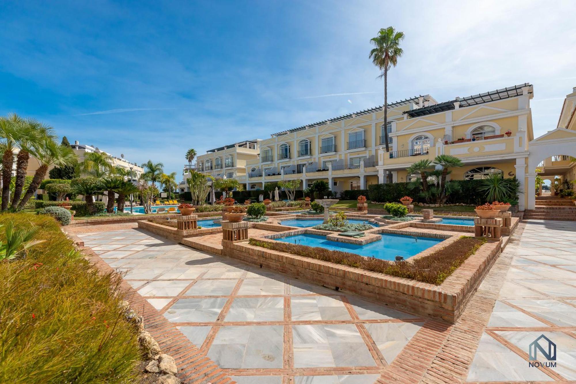 Apartment Newly Refurbished 2 Bdrm Amazing Complex W Pools *