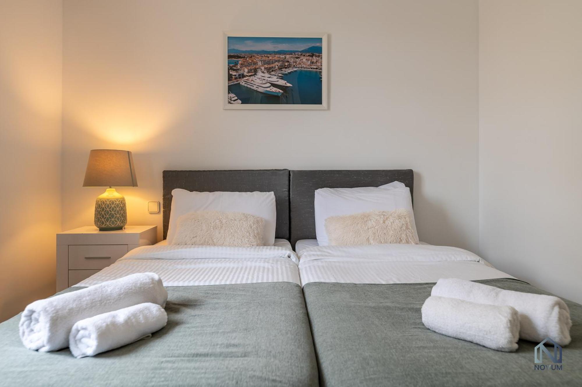 Newly Refurbished 2 Bdrm Amazing Complex W Pools